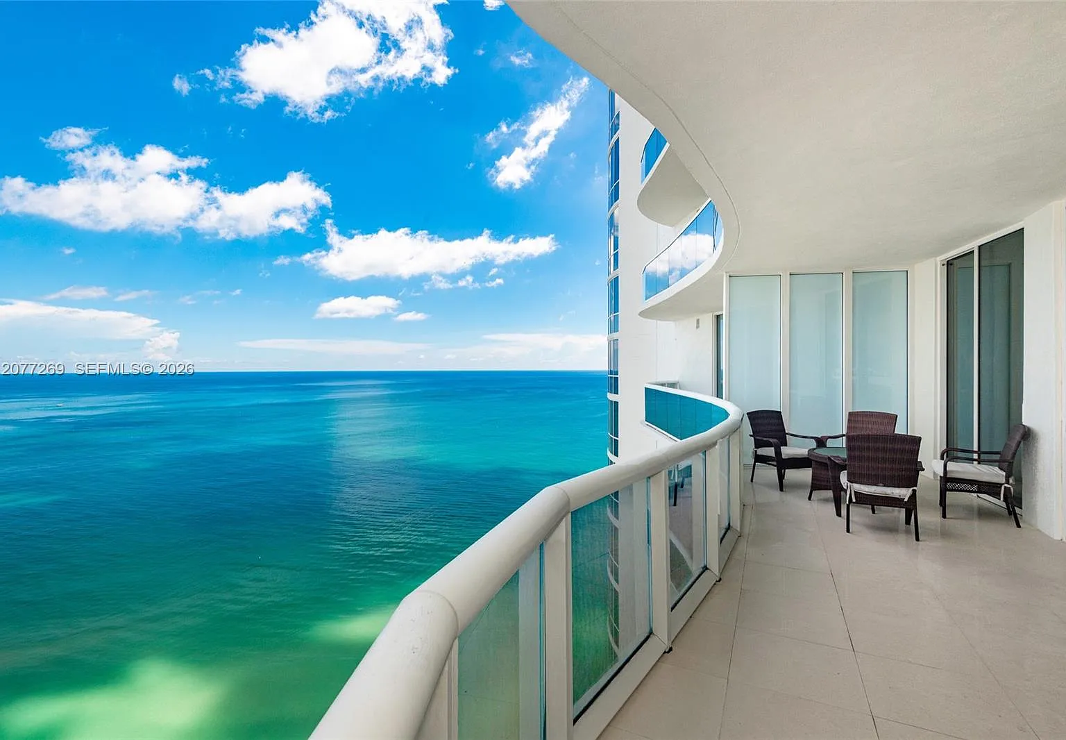 Tdr Tower I Condo — Photo 1