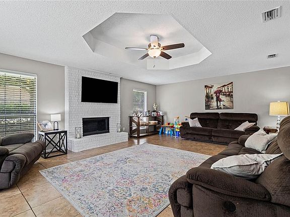 3rd image of 207 Chase Dr