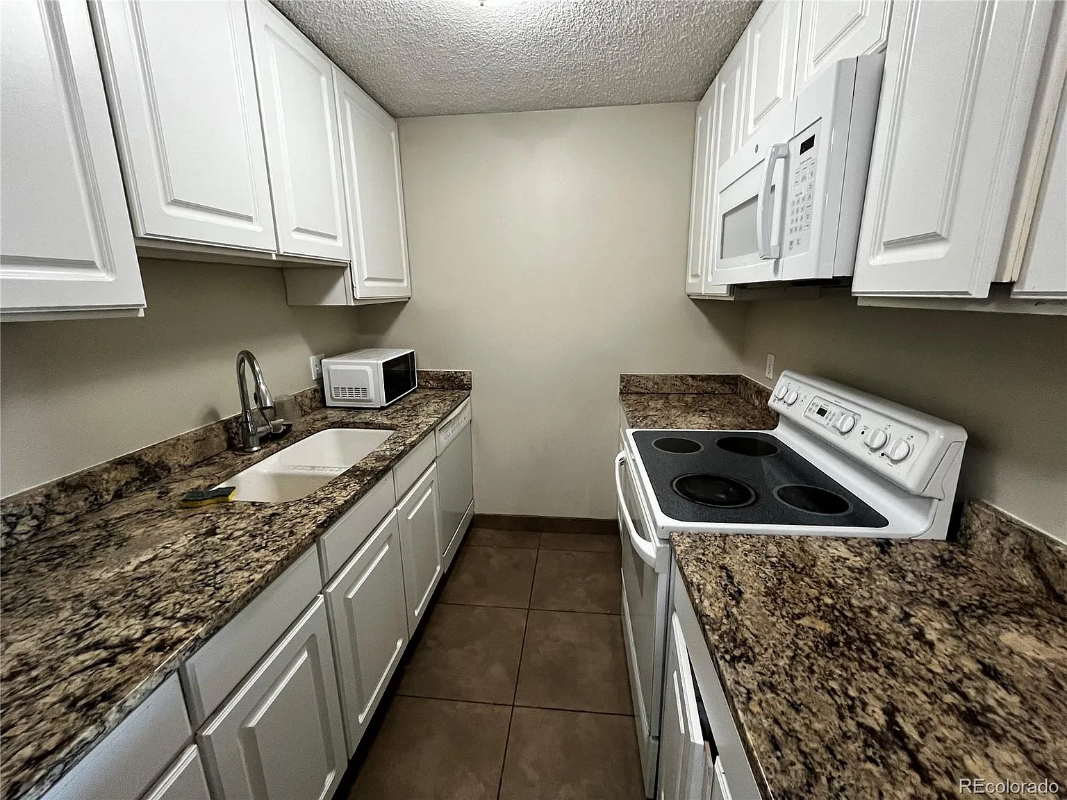 2 bed, 2.0 bath, 1162 sqft, $1,800 — Photo 2