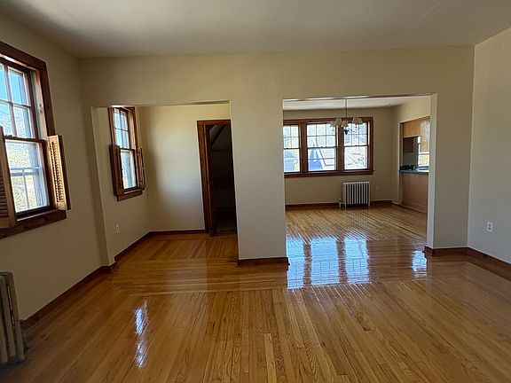 2nd image of 104 Sea St #3