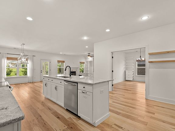 5th image of 149 Grindstone Dr