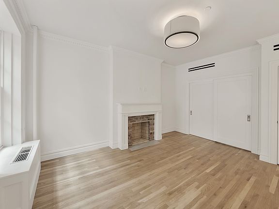 3rd image of 422 Hudson St APT 3