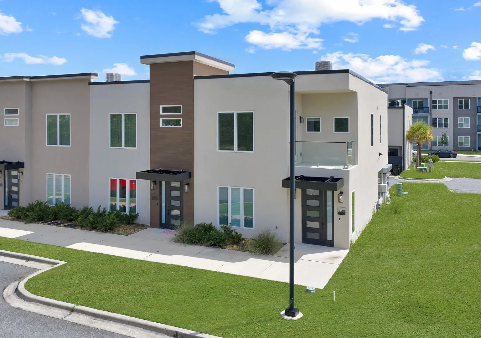 Gainesville Luxury Living at Celebration Pointe — Photo 1