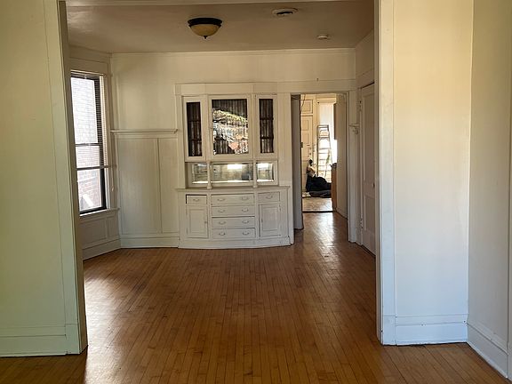 3rd image of 3728 N Bosworth Ave