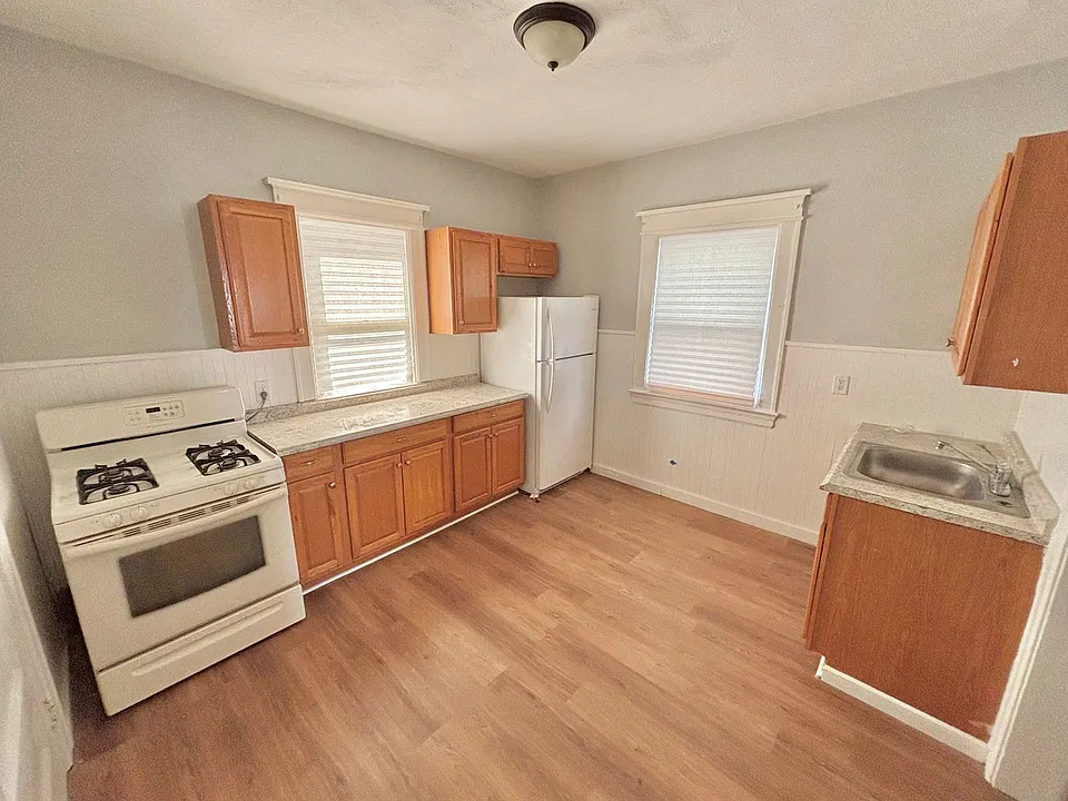7-9 Averill Ave