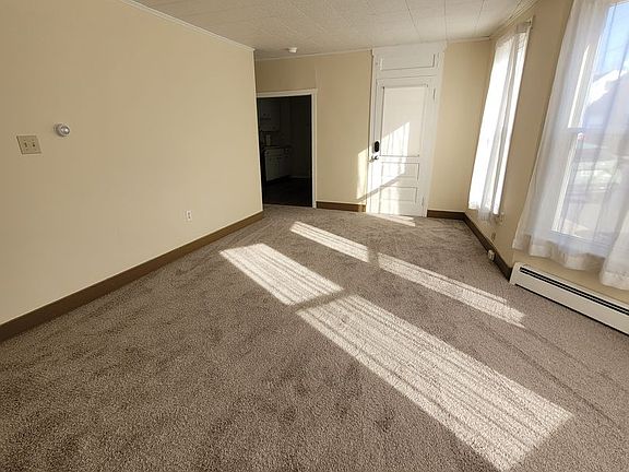 4th image of 52-54 E Chestnut St #3