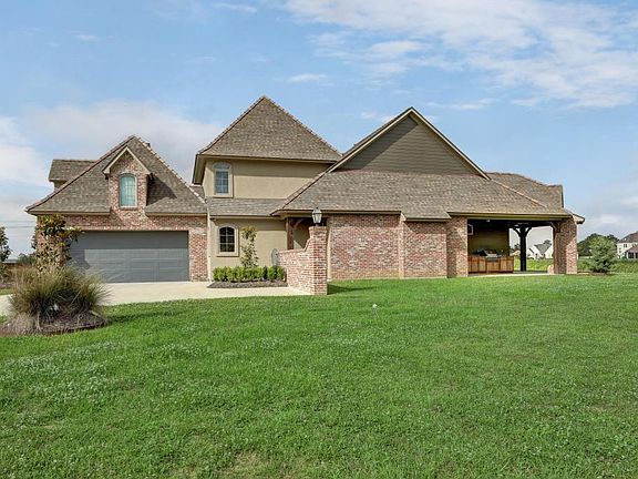 2nd image of 1080 The Lake Dr