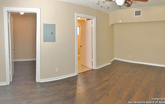 5th image of 831 Shemya Ave