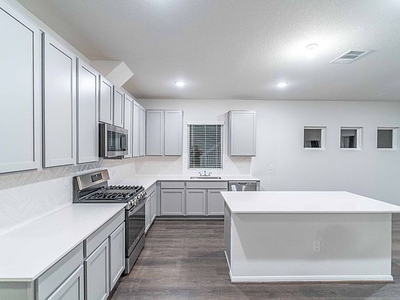 3rd image of 416 Ravens Crest Dr