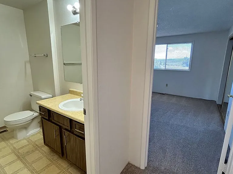 834 Homedale Rd — Photo 15