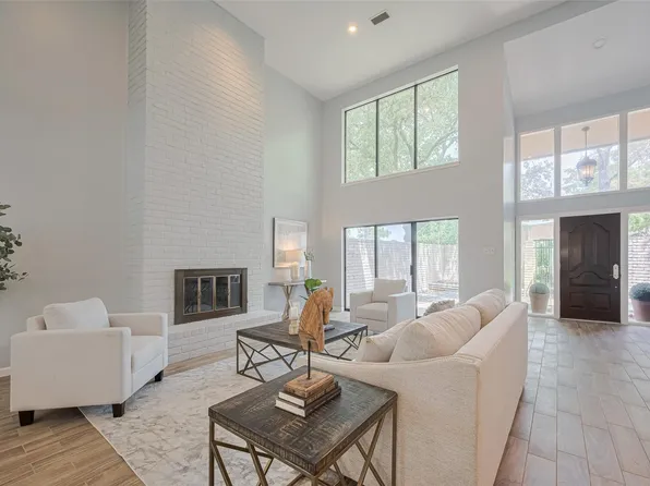 15600 Barkers Landing Rd APT 20, Houston, TX 77079