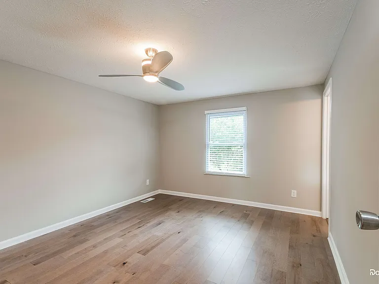 7776 Oakshot Ln — Photo 9