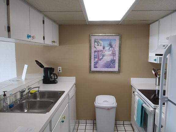 5th image of 142 Palm View Ct #142