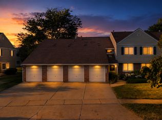 938 Hidden Lake Dr #938, Buffalo Grove, IL 60089