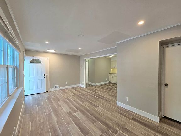 4th image of 304 Sandalwood Dr #1R