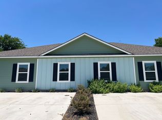 404 Hudson St, Seguin, TX 78155