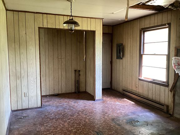 3rd image of 262 E 35th St