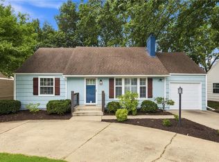 3705 W 71st St, Prairie Village, KS 66208