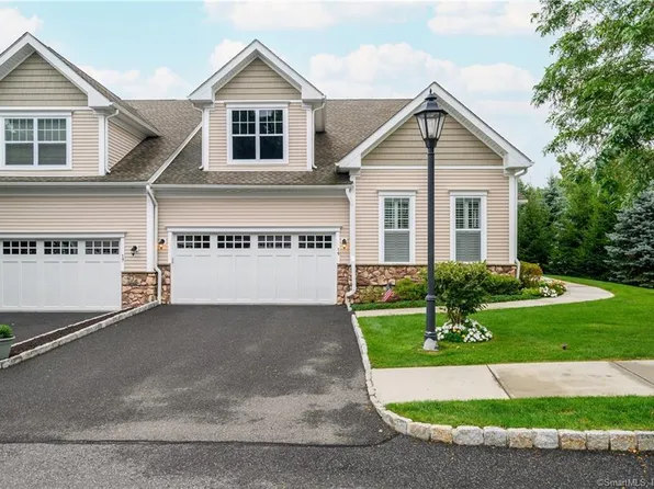 19 Brookside Court #19, Newtown, CT 06470