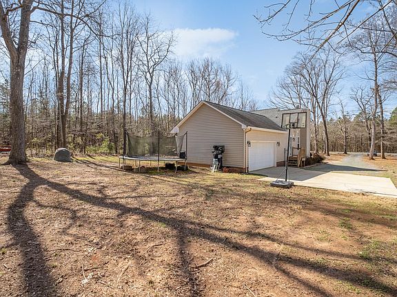 5th image of 529 Carter Loop Rd