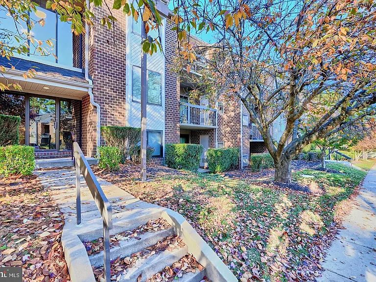 6 Mullingar Ct #301 — Photo 3