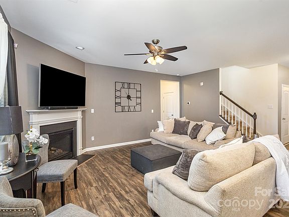 3rd image of 3718 Gricklade Dr
