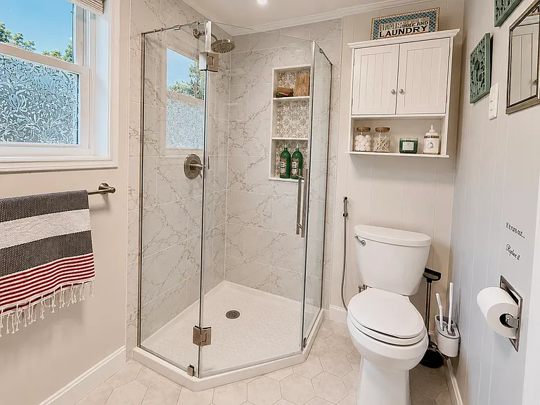 814 Lynnfield St — Photo 23