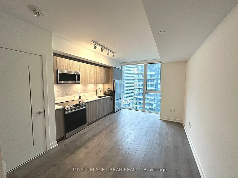 357 King St W #2306 — Photo 8