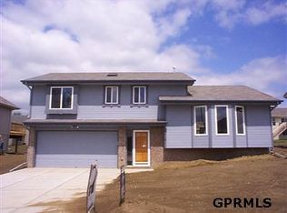 718 Cedar Vw, Bellevue, NE 68123