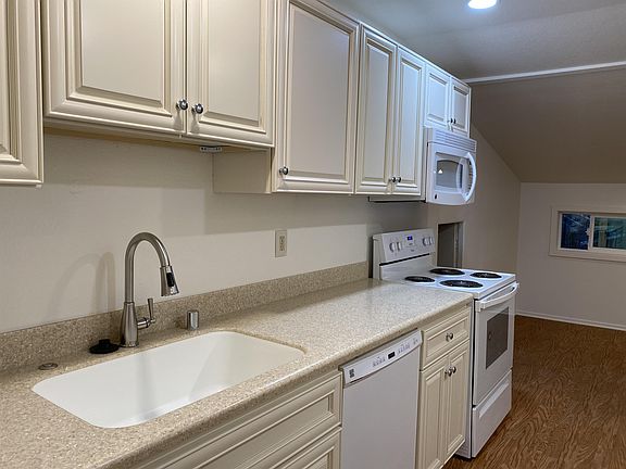 3rd image of 1041 Paloma Ave