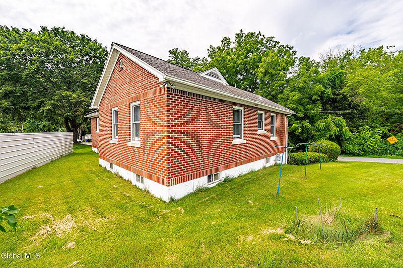 4th image of 35 Brookland Avenue