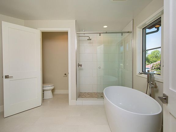 Large Modern Bathrooms