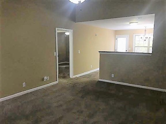 3rd image of 420 Lillie Belle Ln