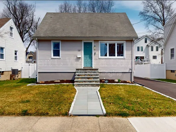 161 Mona Ter, Fairfield, CT 06824