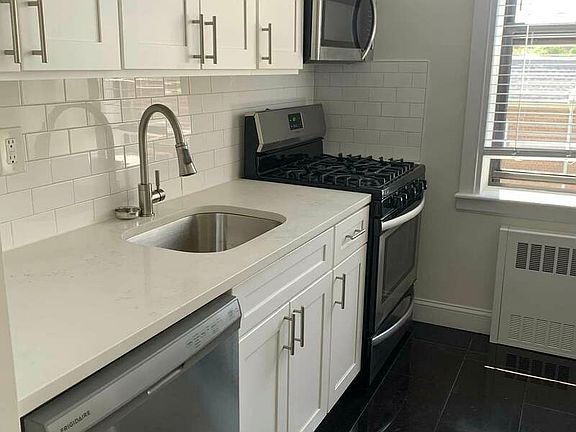 3rd image of 142-10 Hoover Ave #304A