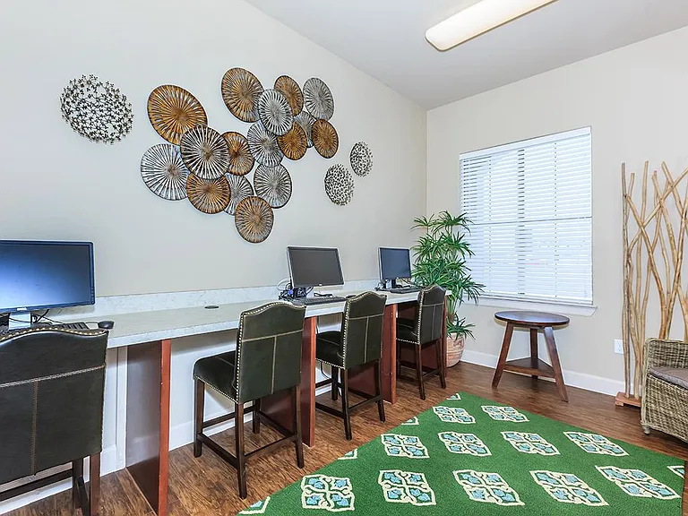 320 S Stewart Blvd — Photo 9
