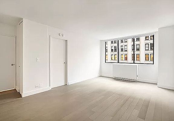 4th image of 300 Mercer St APT 7i