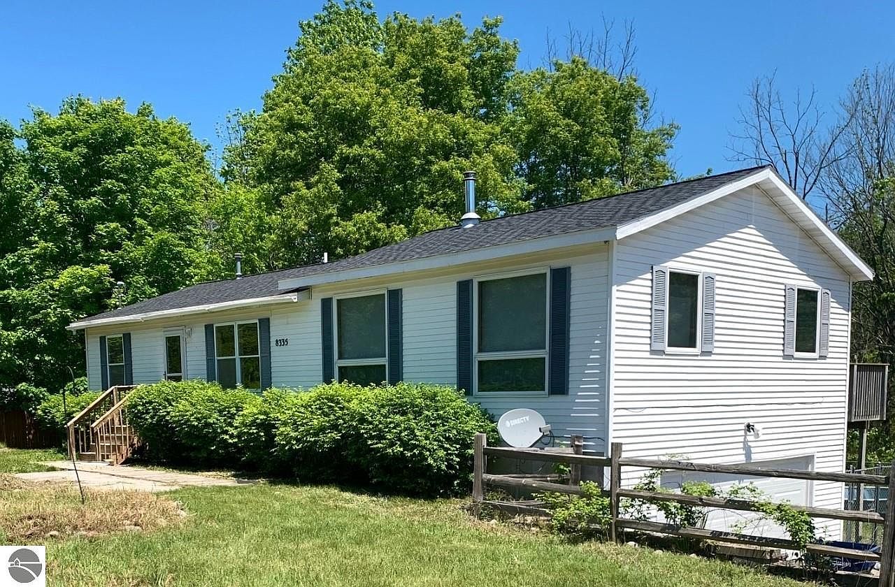 8335 S Maple City Rd, Maple City, MI 49664 Zillow