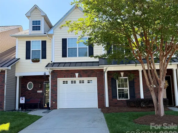2010 Talbot Ln, Hickory, NC 28602