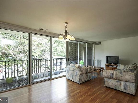 5th image of 4420 Briarwood Ct N APT 26