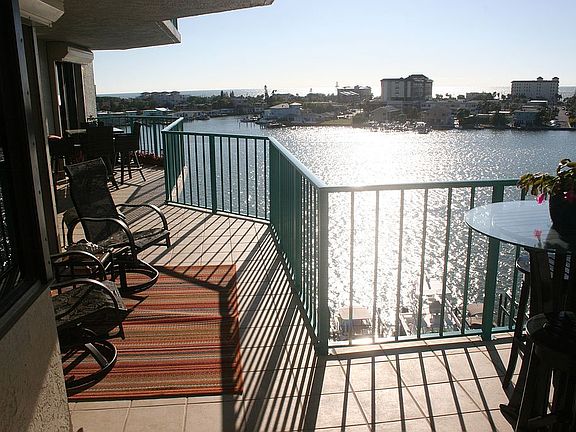Living Balcony + 2 for bdrms