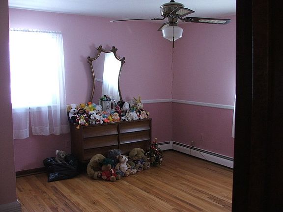 4th image of 15 Oak St