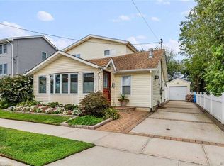 49 Radcliff Rd, Island Park, NY 11558