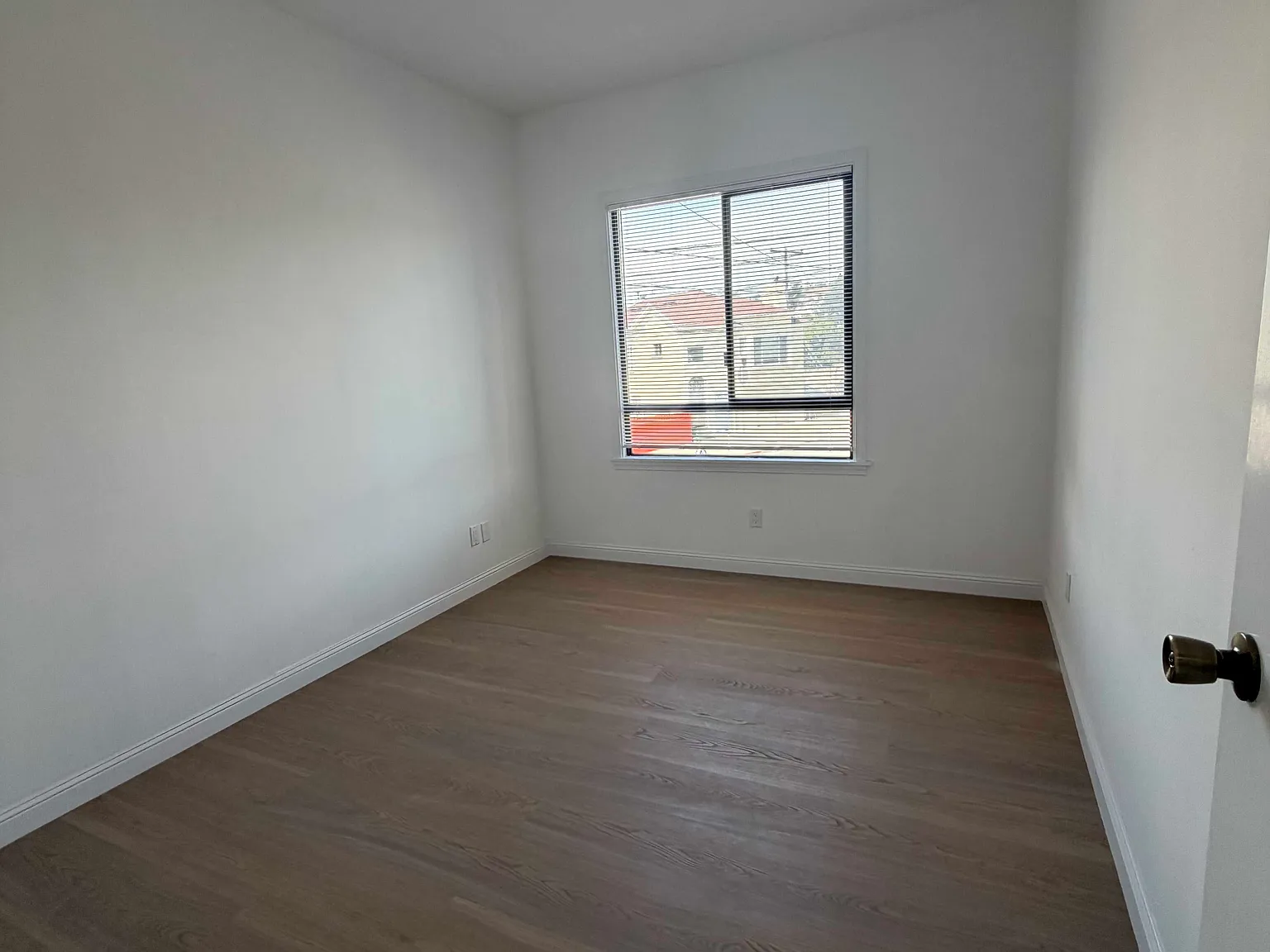 2 bed, 1.0 bath, 900 sqft, $3,300 — Photo 3