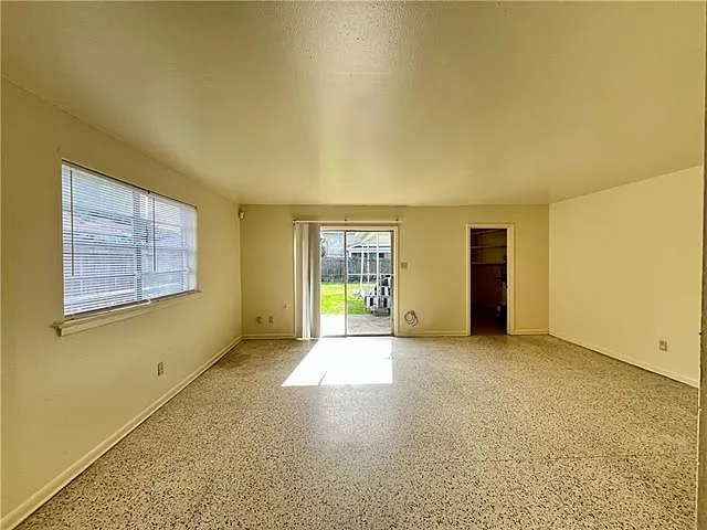 583 Delmar St — Photo 7