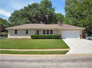 414 SW Stratford Rd, Lees Summit, MO 64081