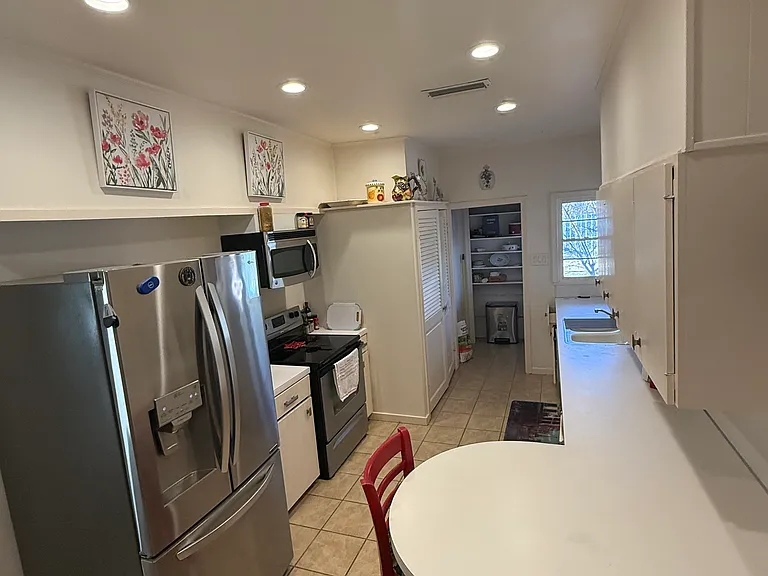 856 Highland Ave — Photo 11