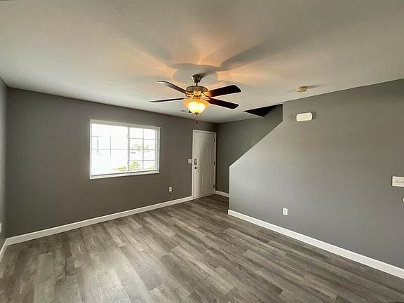4th image of 700 Fountain View Dr #B