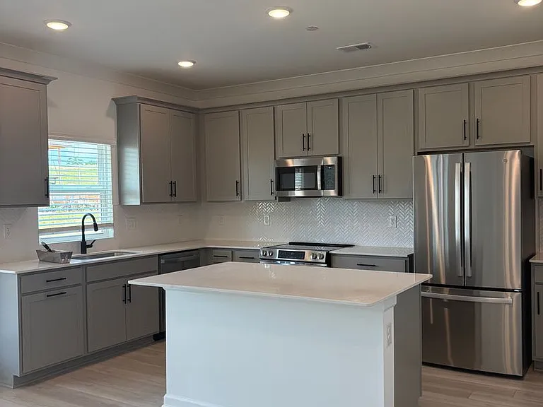 2942 Sharpstone Dr — Photo 5