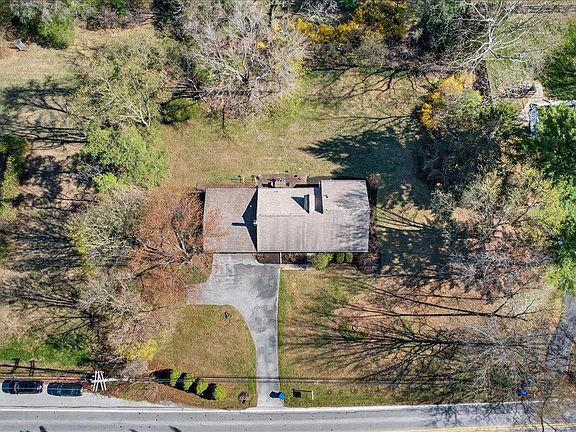 4th image of 220 W Boot Rd